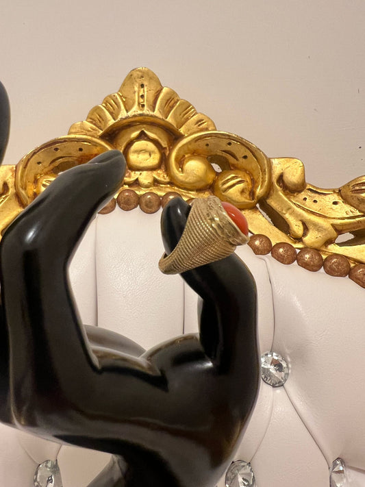 Anello in argento con corallo rosso