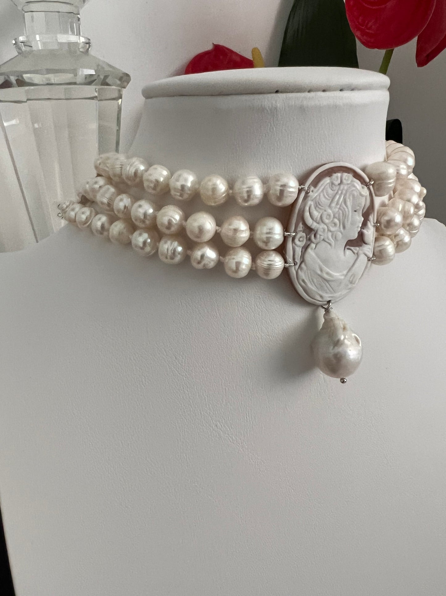 Collarino in perla barocca cameo conchiglia