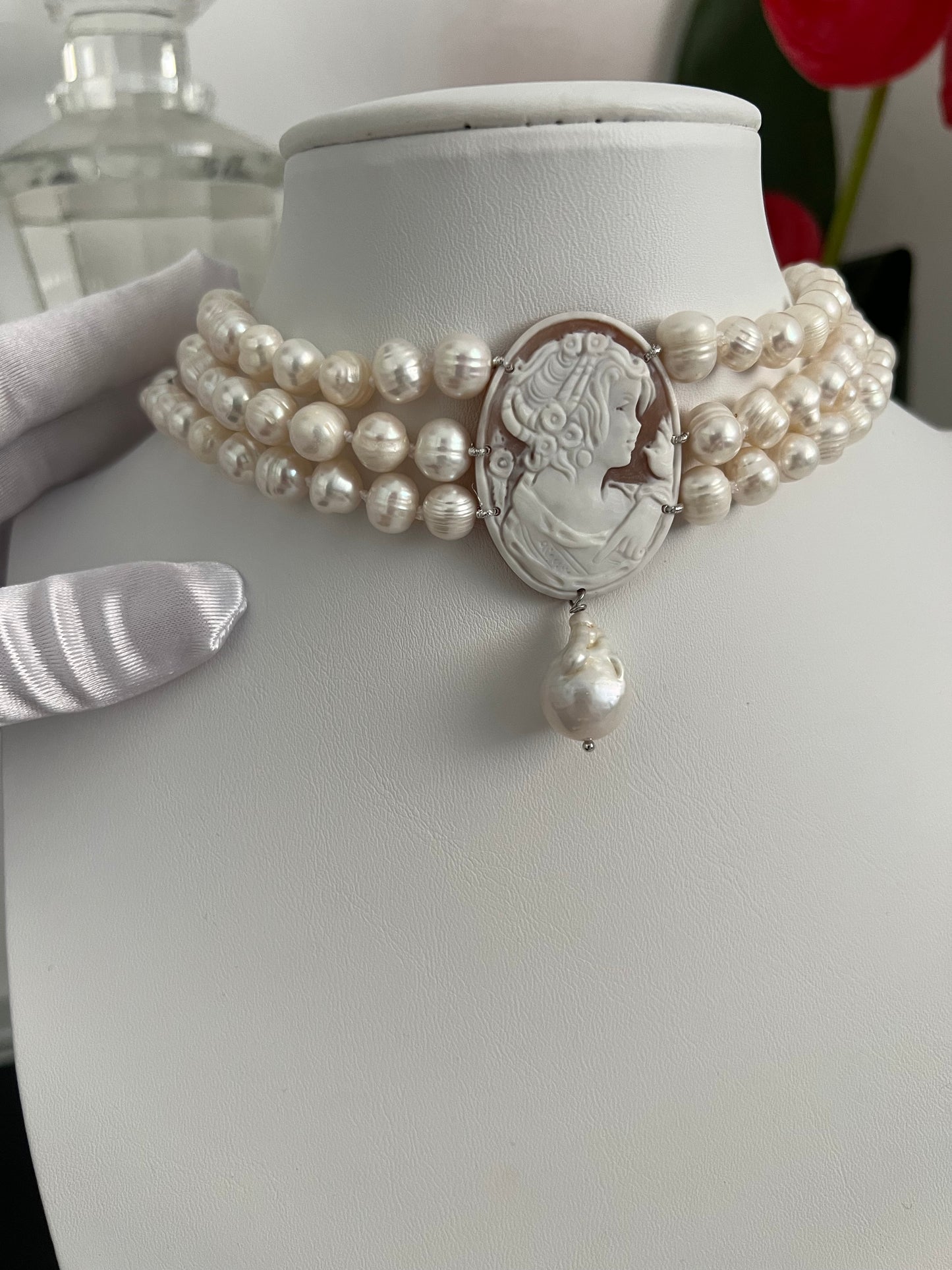 Collarino in perla barocca cameo conchiglia
