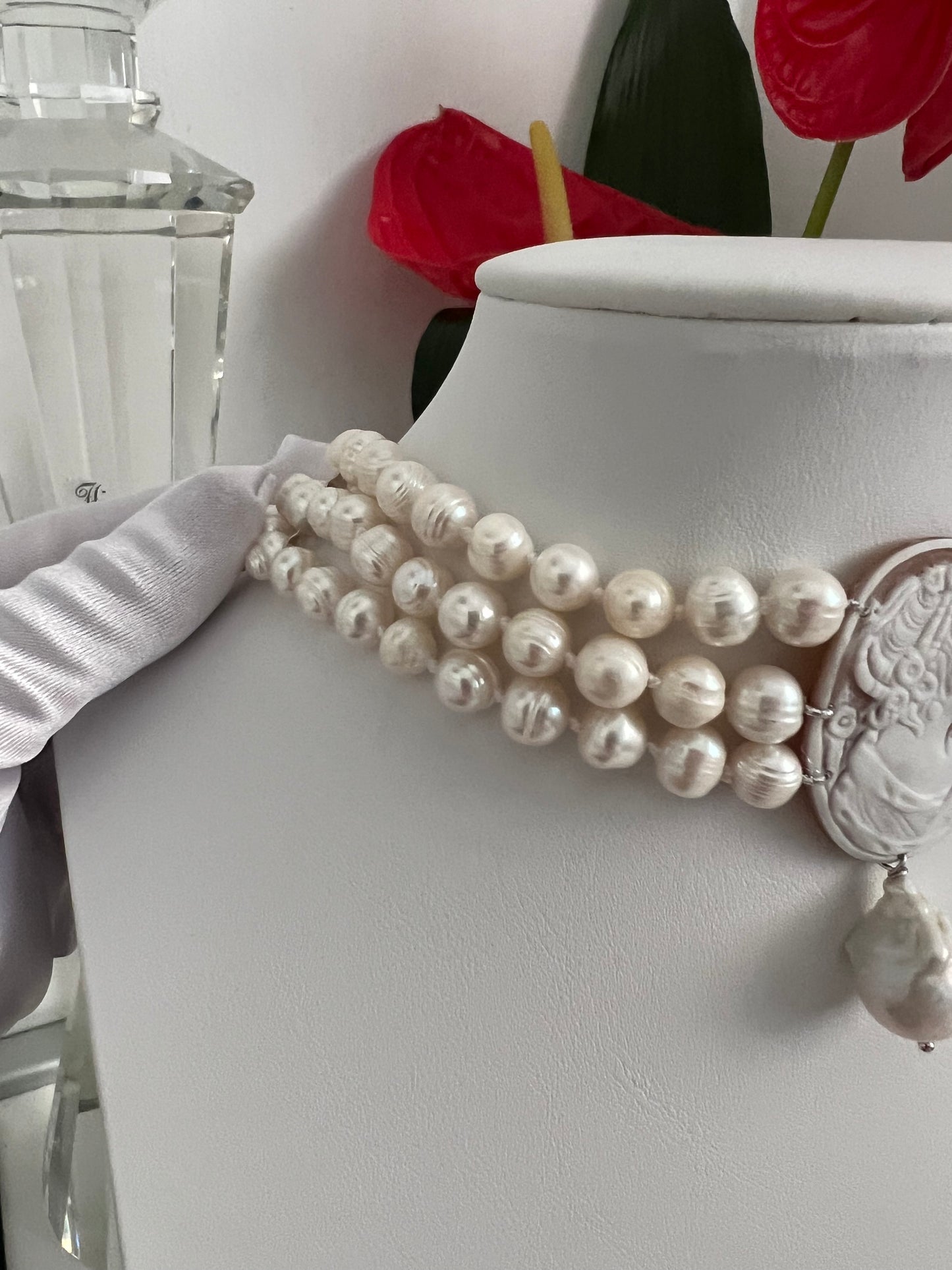 Collarino in perla barocca cameo conchiglia