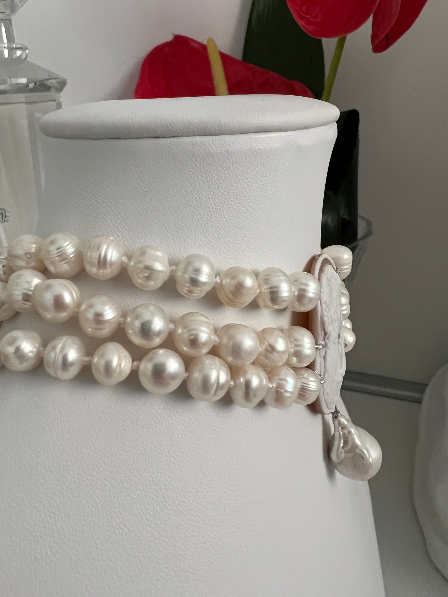 Collarino in perla barocca cameo conchiglia