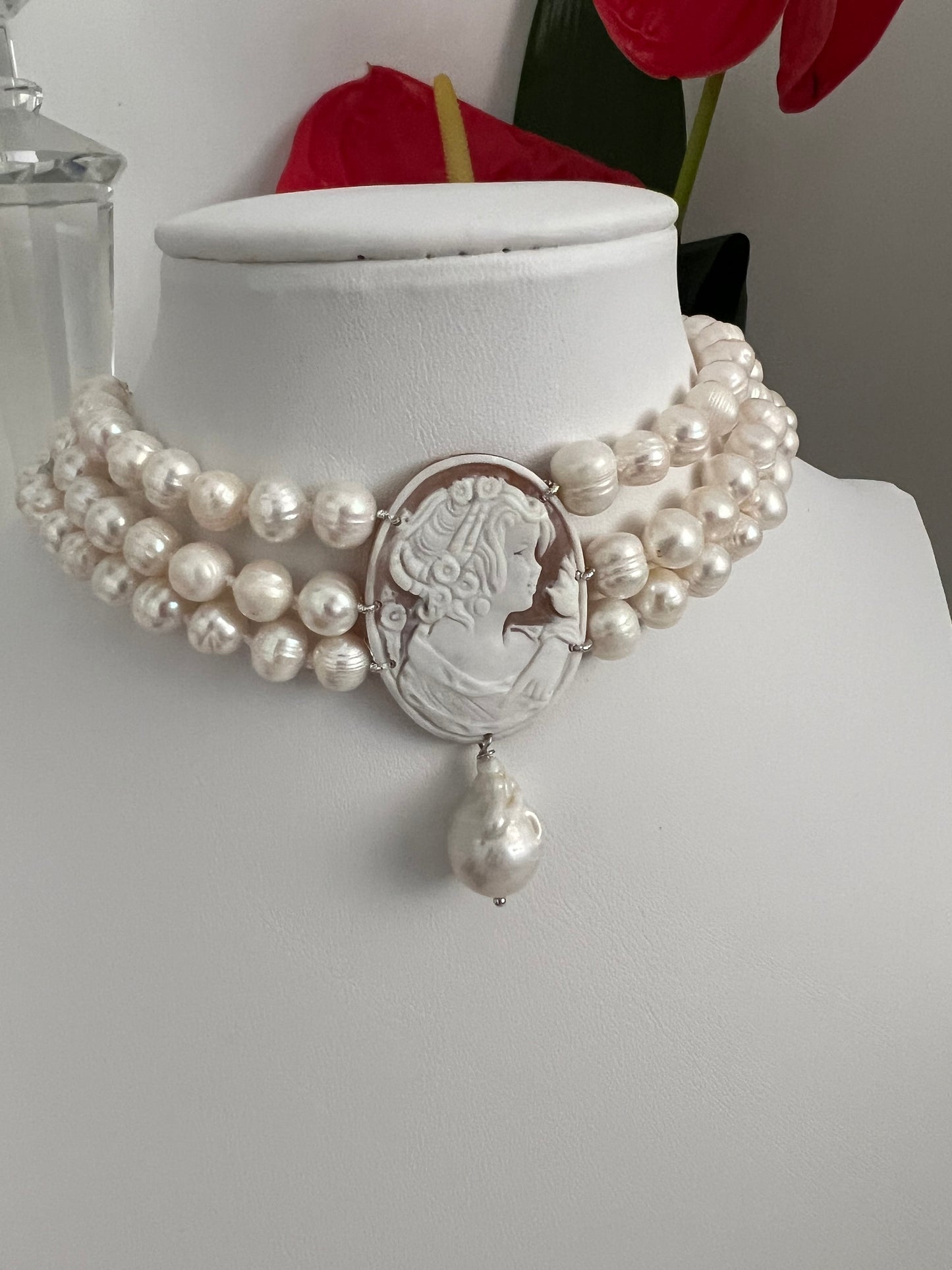 Collarino in perla barocca cameo conchiglia