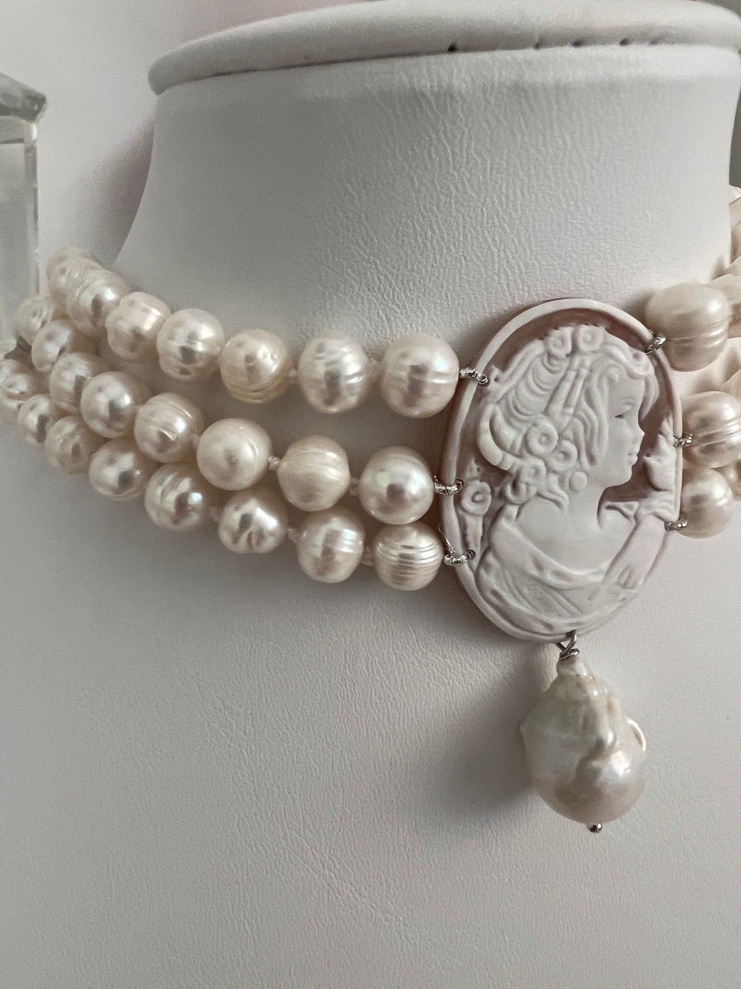 Collarino in perla barocca cameo conchiglia
