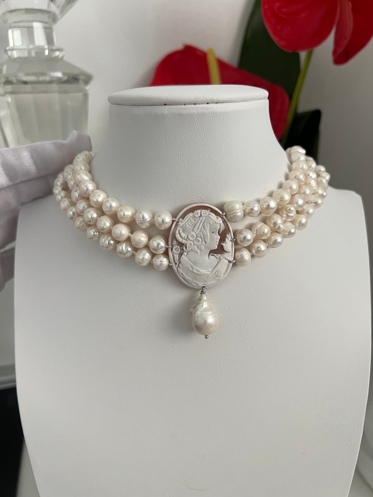 Collarino in perla barocca cameo conchiglia