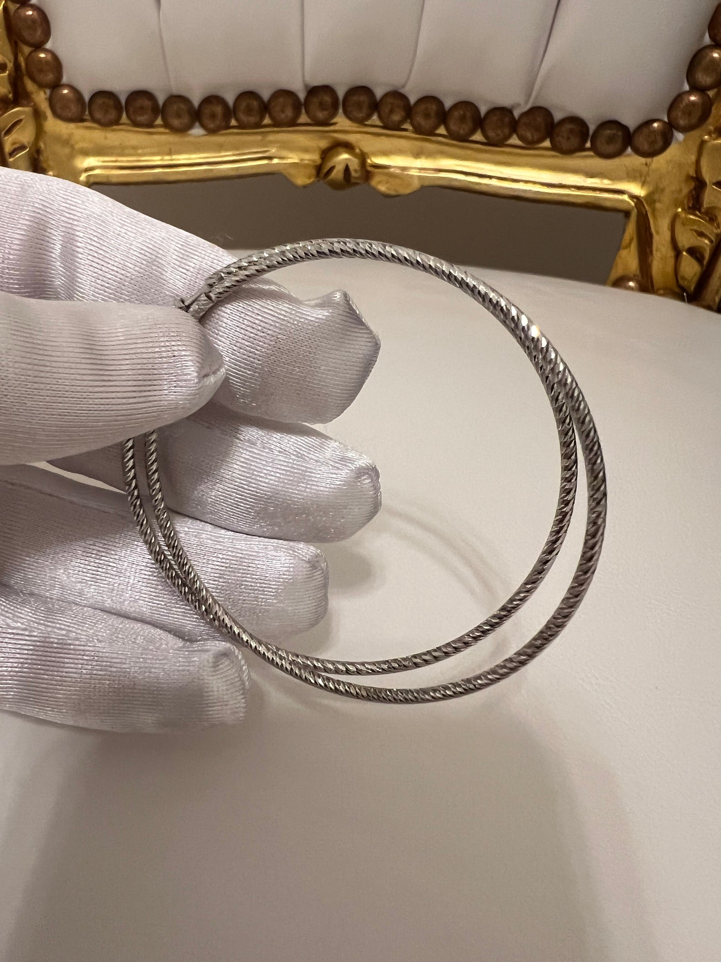 Orecchini a cerchio oro bianco lavorato