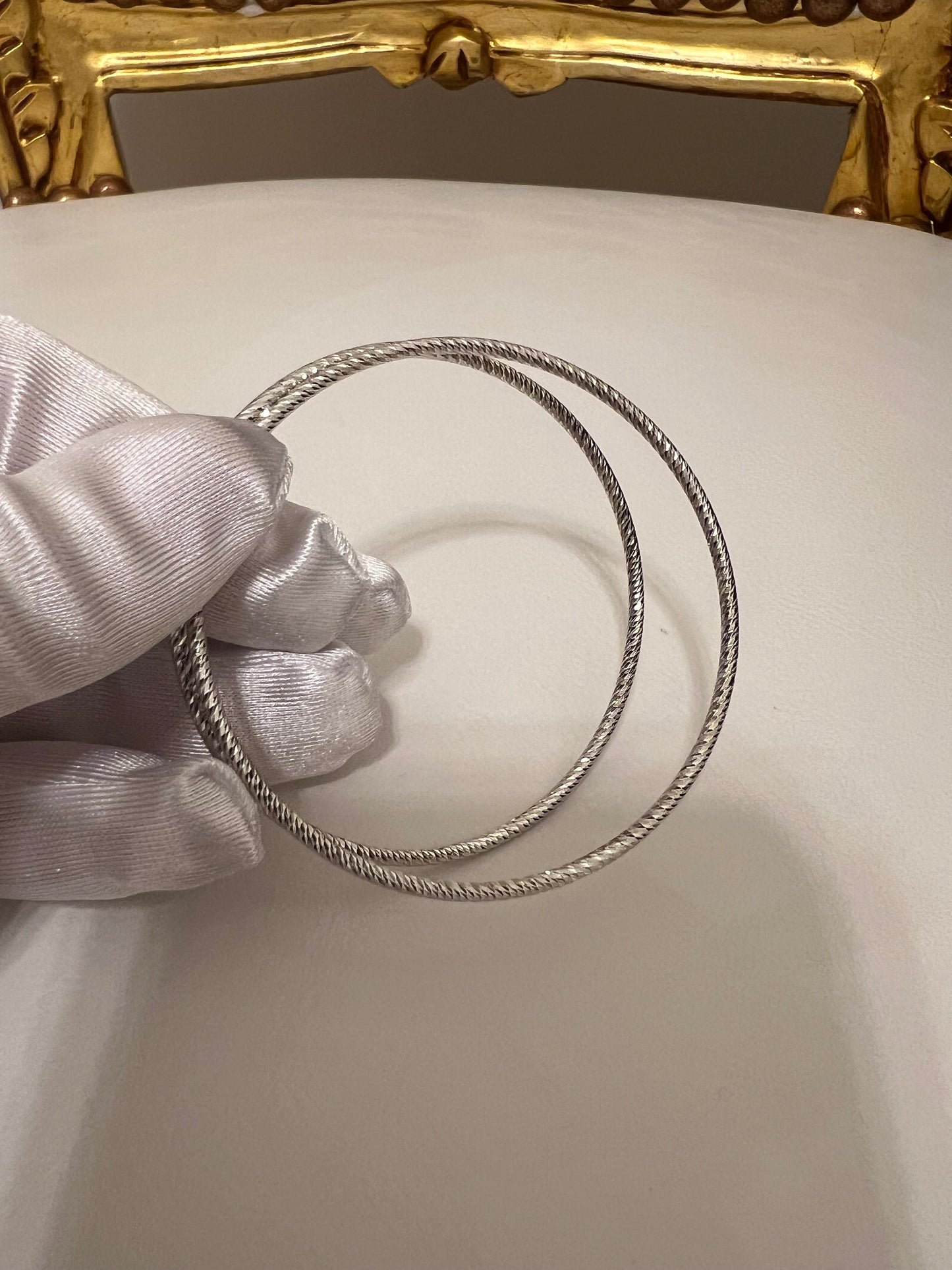 Orecchini a cerchio oro bianco lavorato