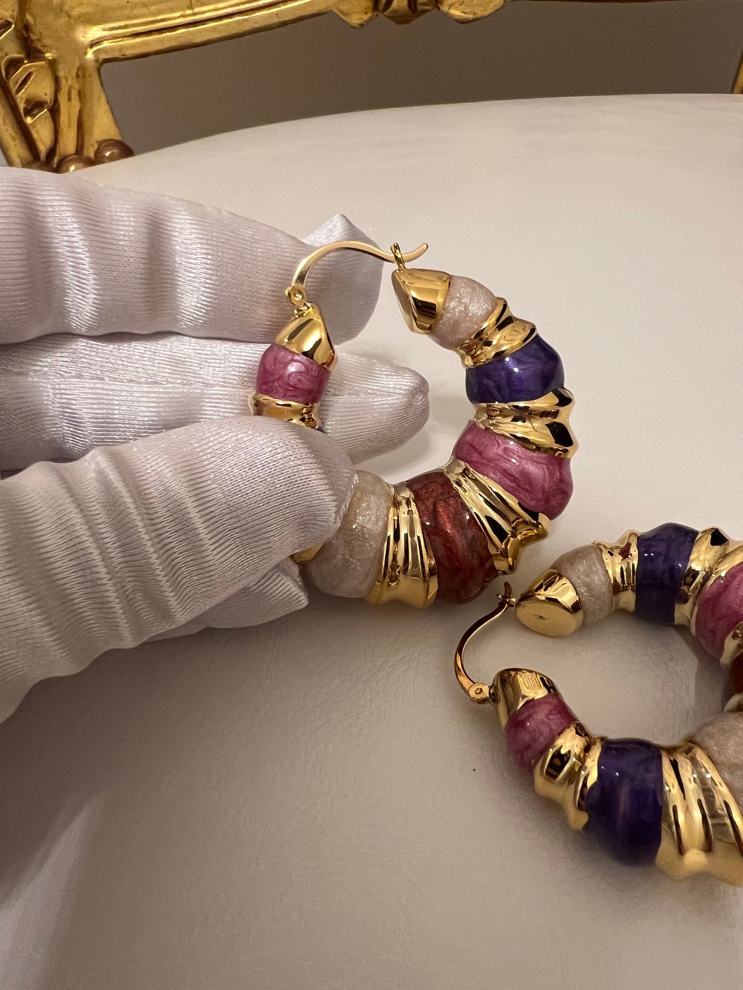 Orecchini a cerchio colorati