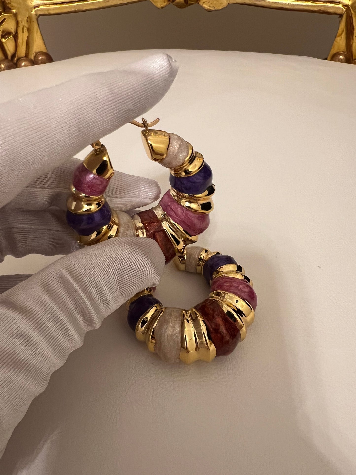 Orecchini a cerchio colorati