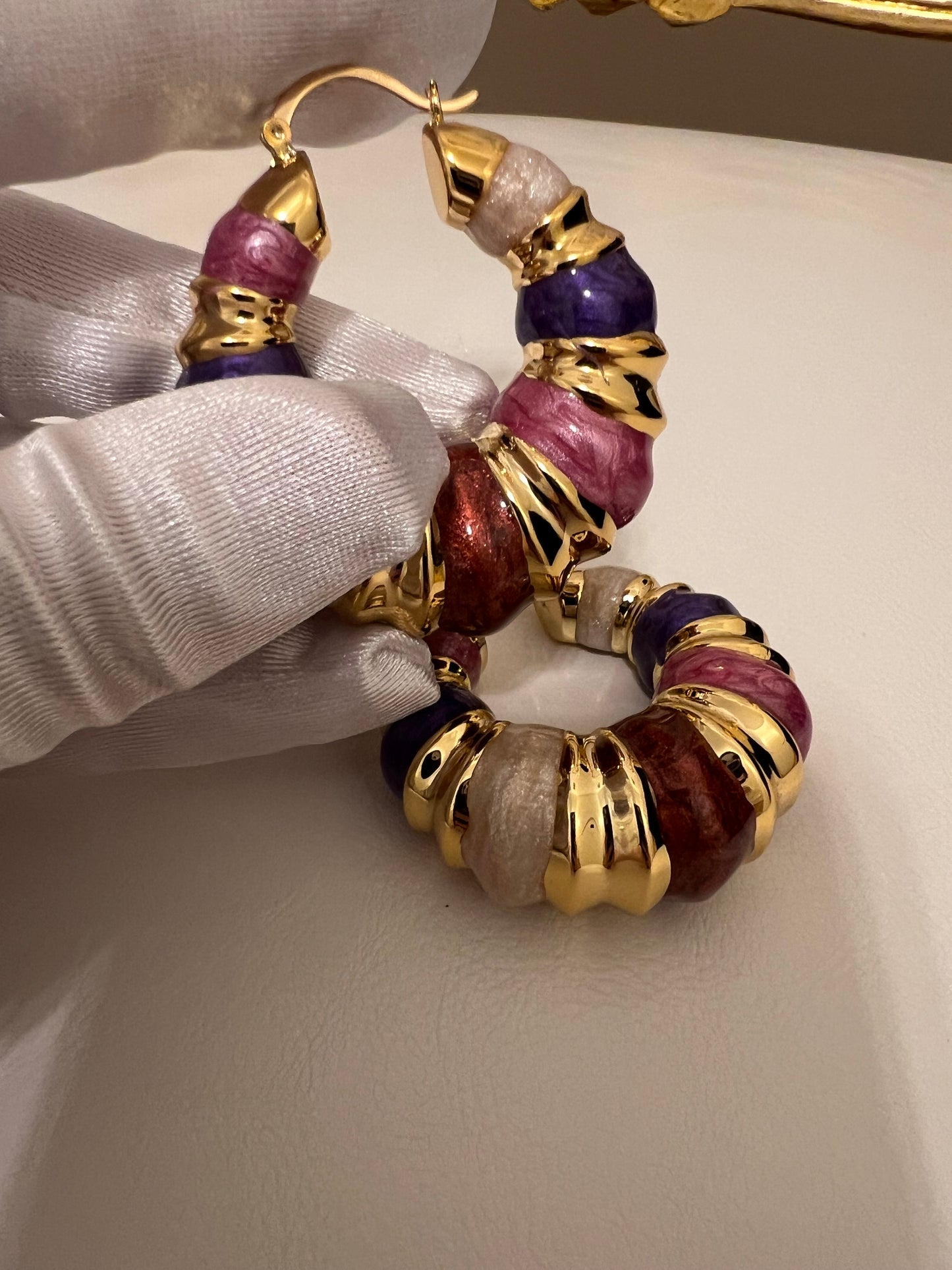 Orecchini a cerchio colorati