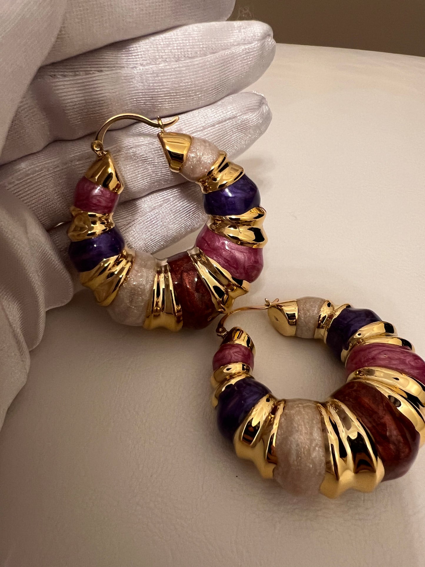 Orecchini a cerchio colorati