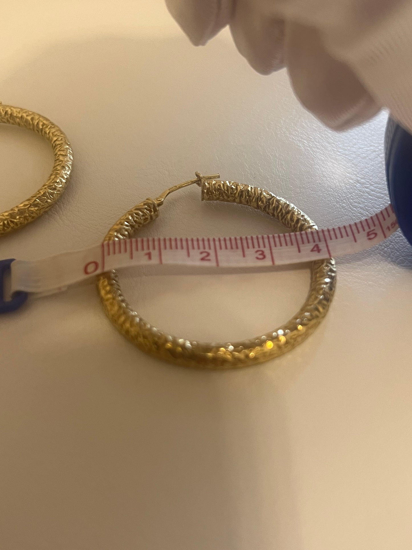 Orecchini a cerchio lavorati