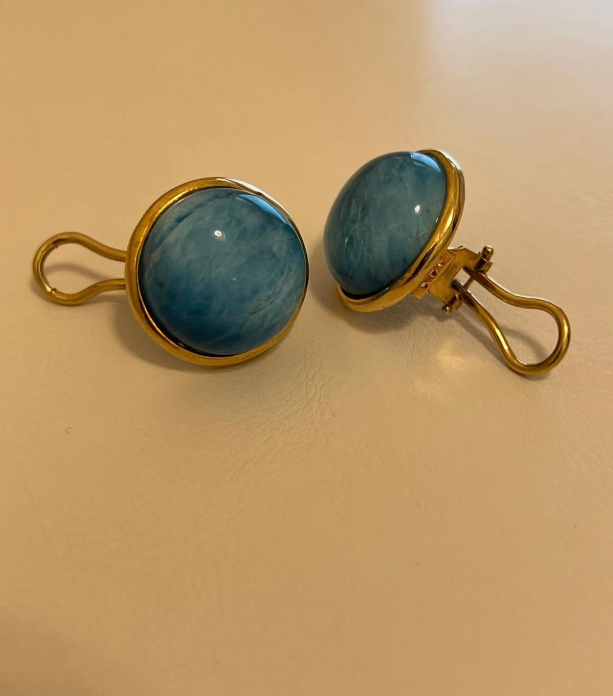 Orecchini oro e pietra