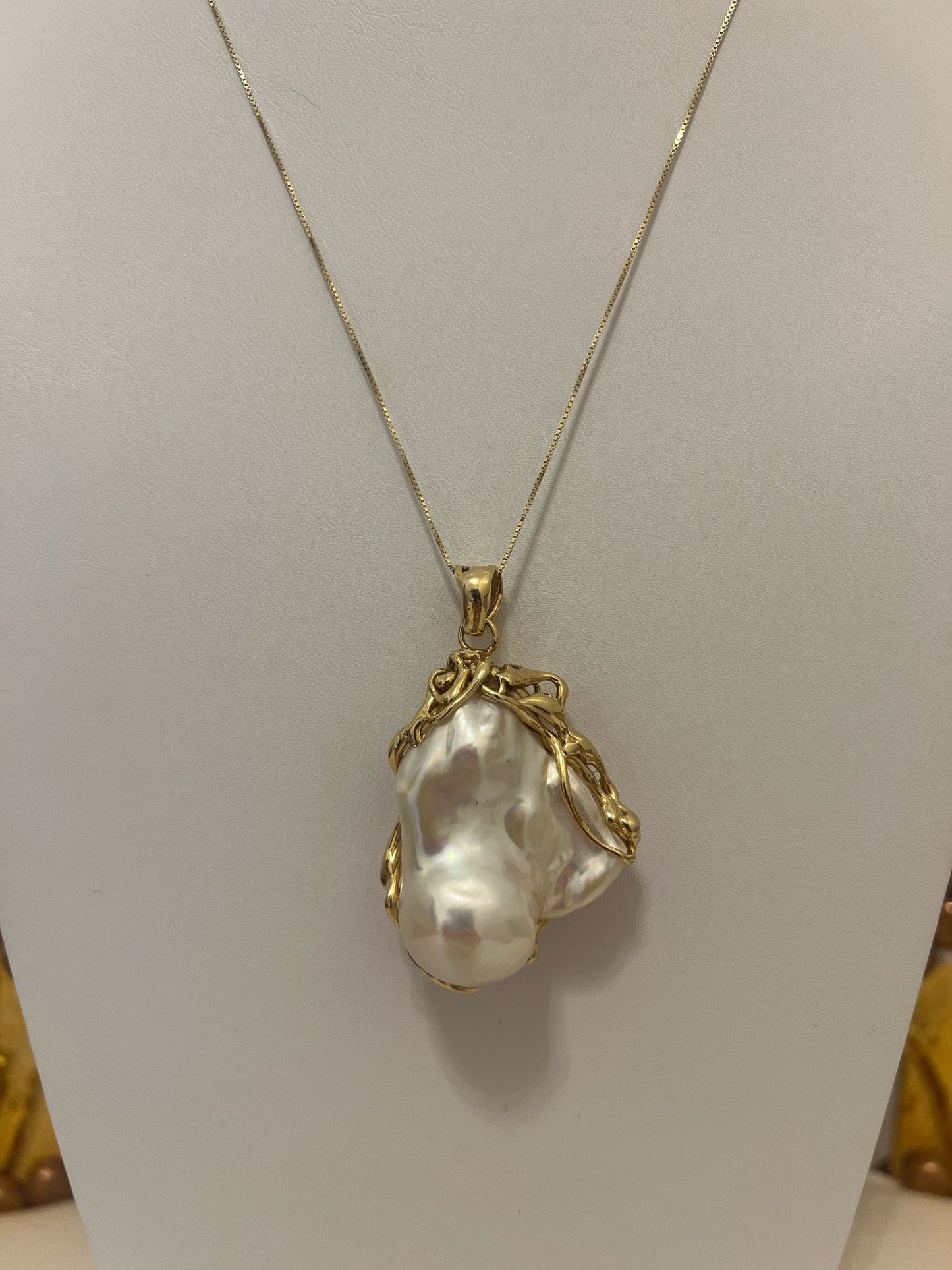 Ciondolo in maxi perla barocca