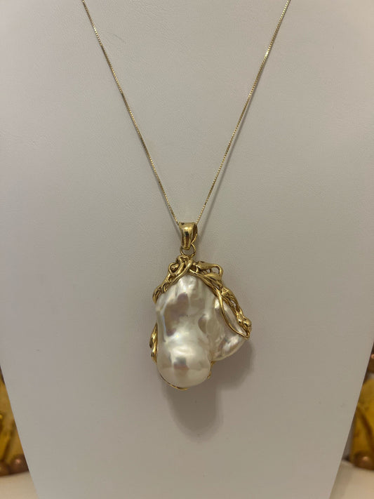 Ciondolo in maxi perla barocca