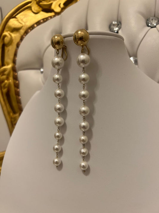Orecchini lunghi in perle