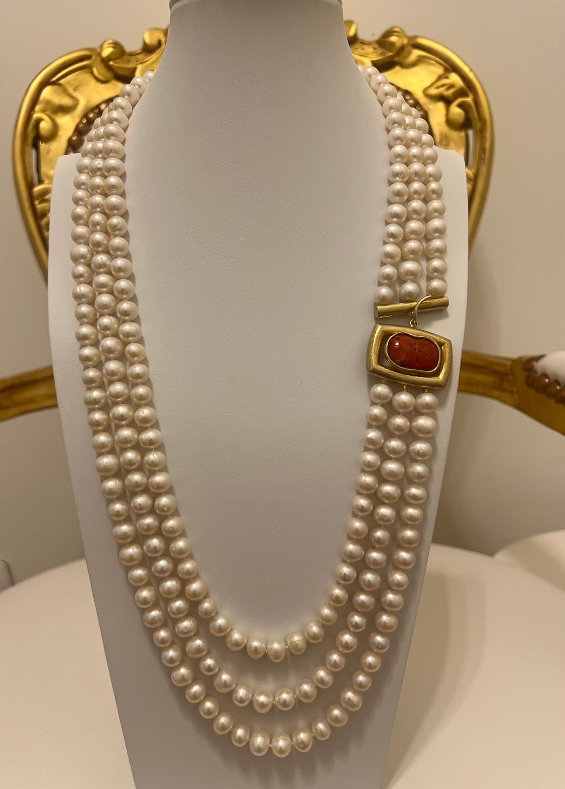 Collana lunga a tre fili di perle